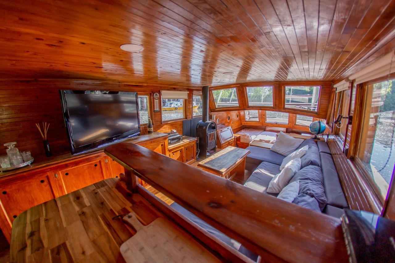 Botel Bay Houseboats Prag
