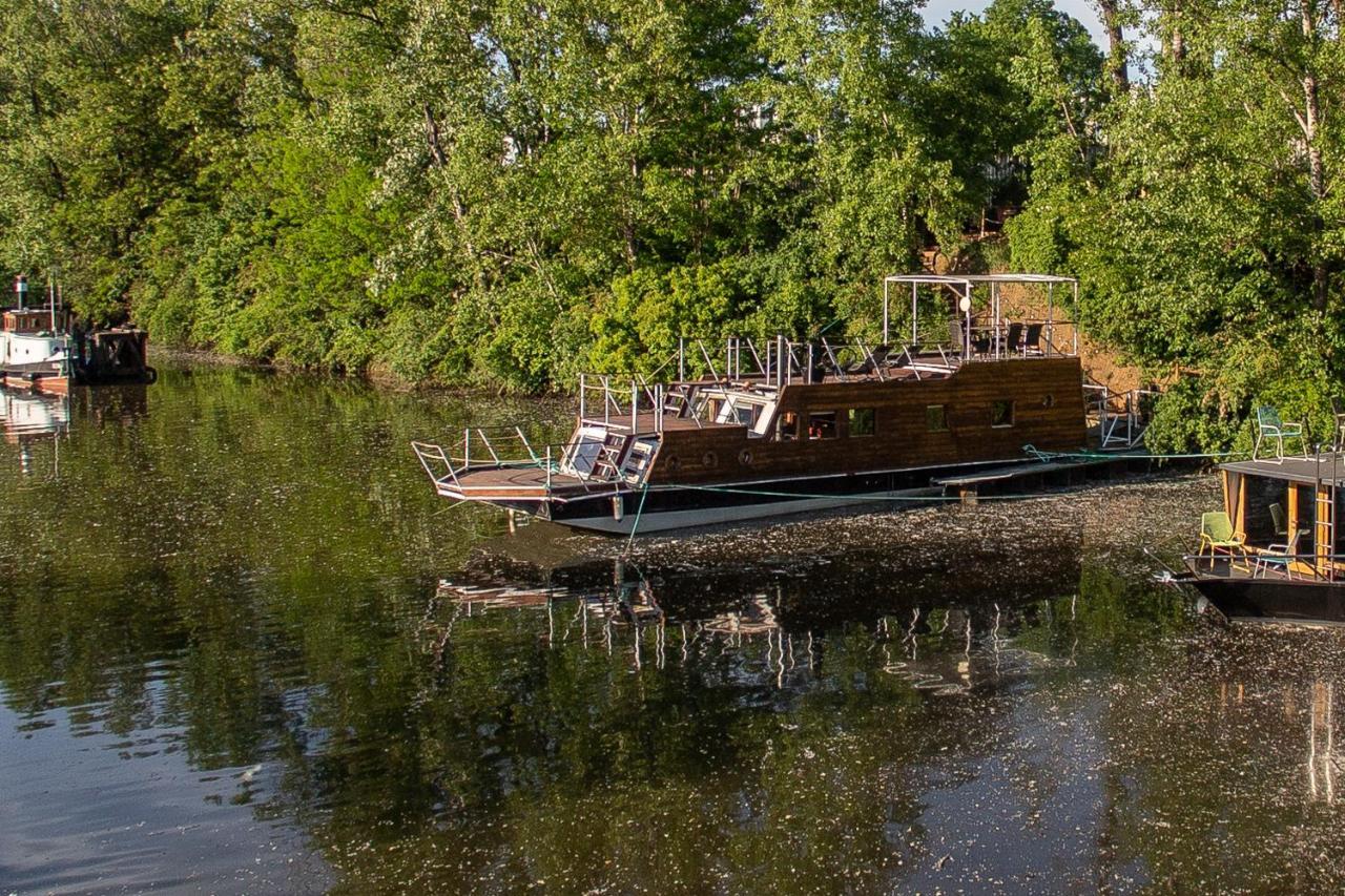 Bay Houseboats 3* Prag