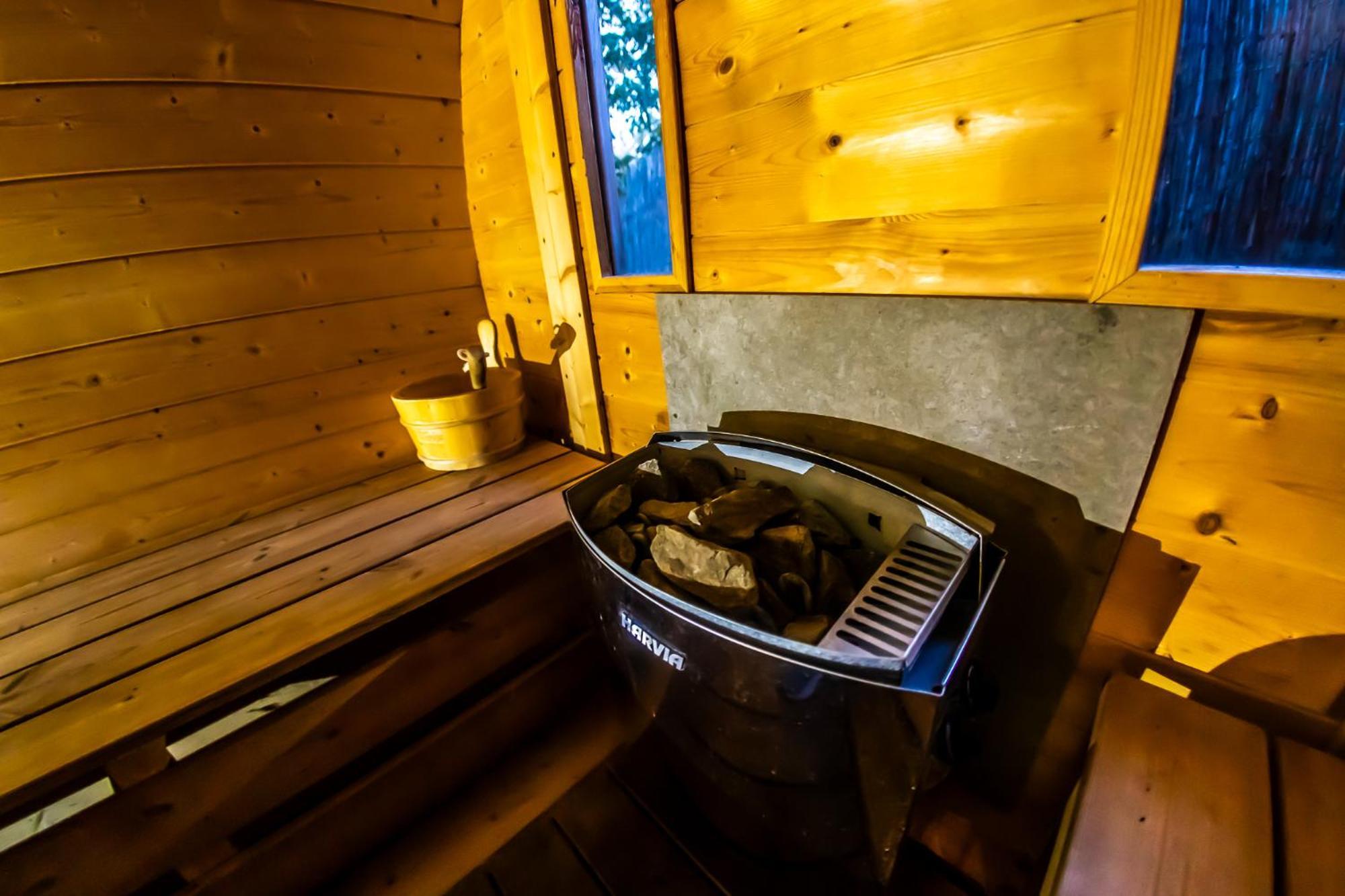 Botel Bay Houseboats 3*